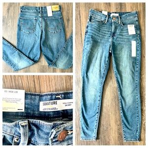 NWT Levi Strauss Totally 💯 Shaping Skinny Jeans - Size 6